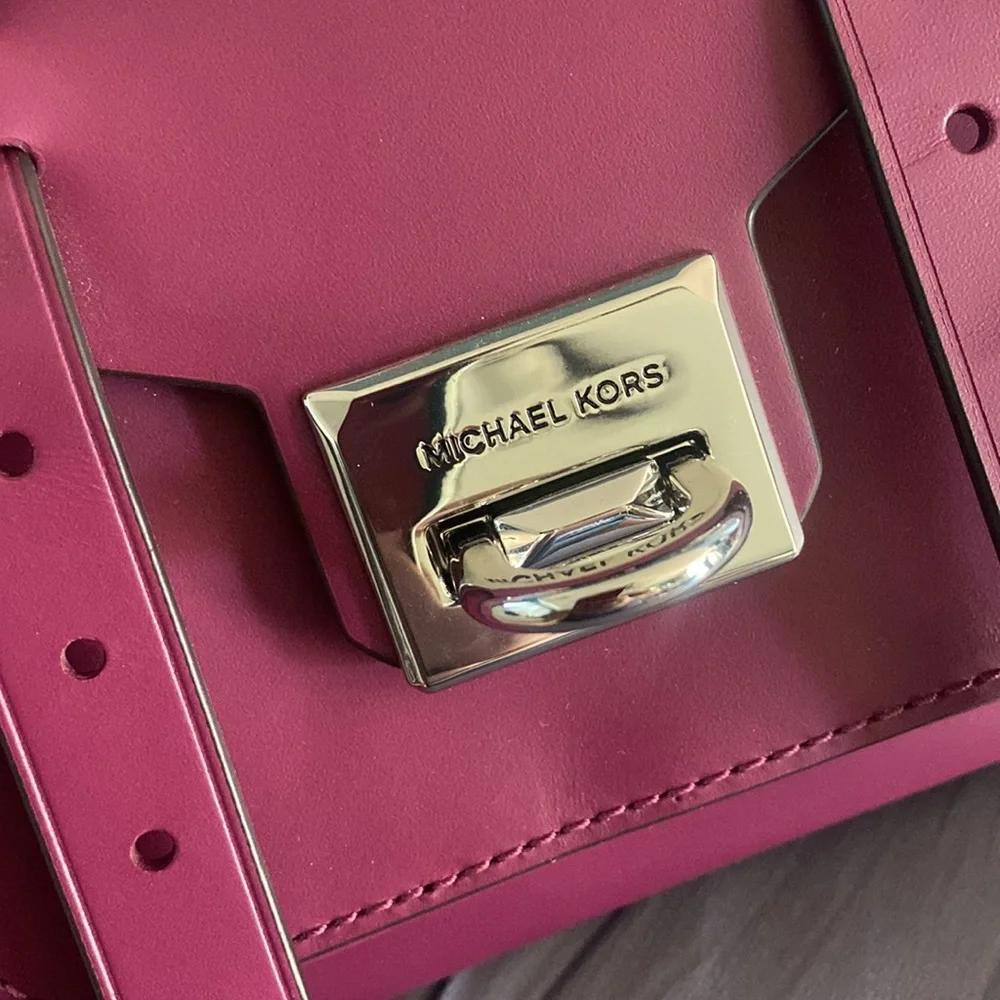 Michael Kors Manhattan Leather Satchel - Picture 4 of 10